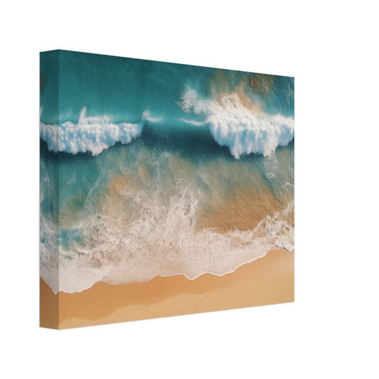 Leinwand „Küstenflüstern“ mit Luftaufnahme von türkisfarbenen Meereswellen an einem hellen Sandstrand, 20x25 cm