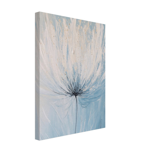 Leinwand „Blühende Sanftheit“ mit sanfte abstrakte Blüte in zarten Blau, Weiß und Grautönen, Format 30 × 40 cm