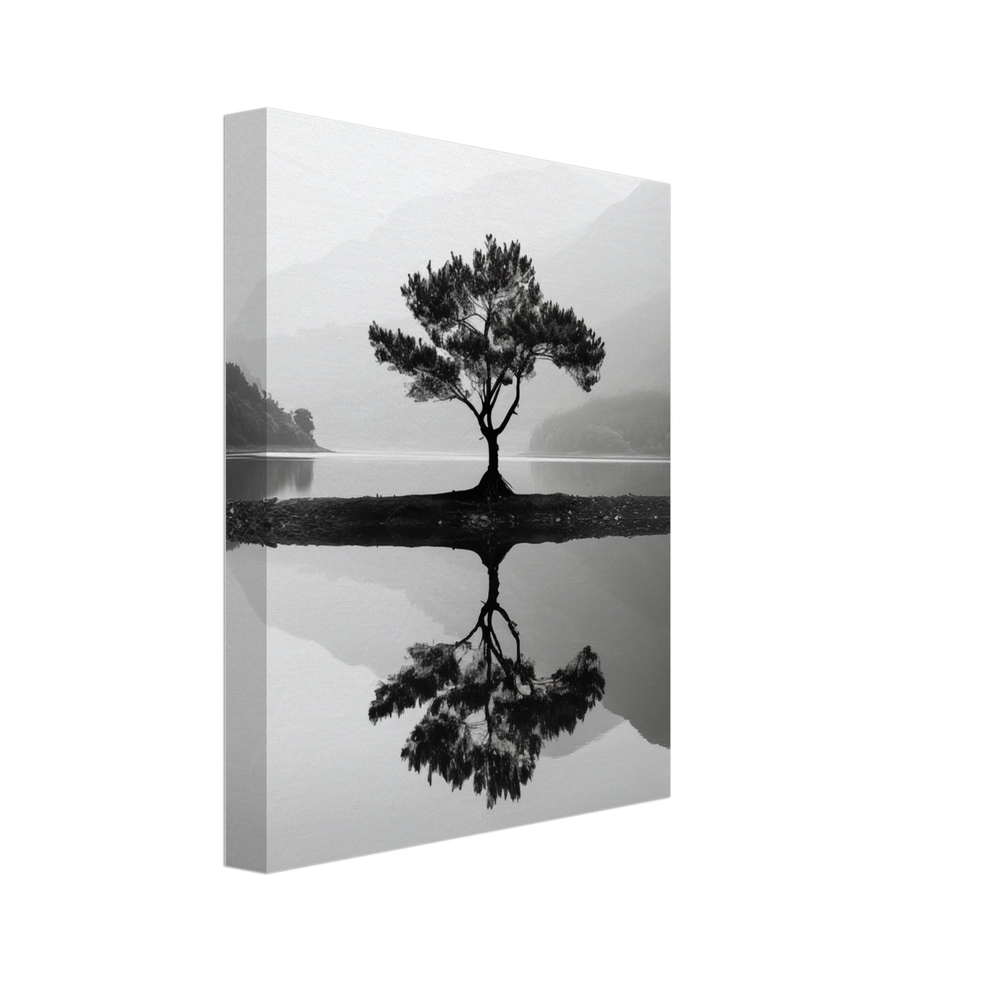 Leinwand „Absolute Ruhe“ mit einzelnem Baum und Spiegelung in ruhiger Schwarzweißlandschaft, 20 × 25 cm