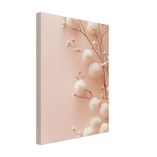 Leinwand „Zartes Fluff“ mit runde cremeweiße Blüten auf feinen Zweigen vor sanft rosafarbenem Hintergrund, 30x40 cm