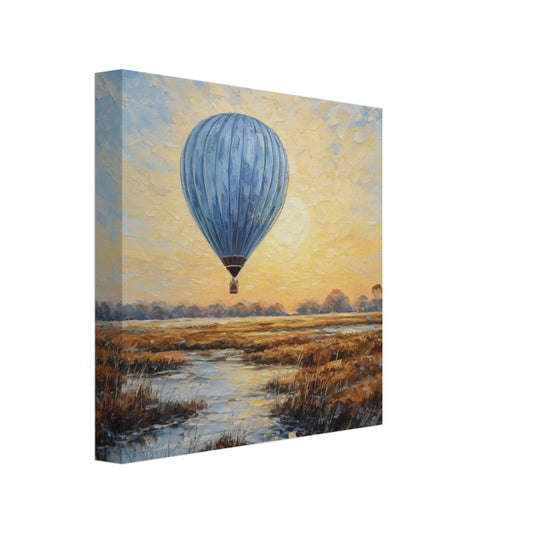 Leinwand „Himmelsfahrt im Morgengrauen“ mit Heißluftballon über stiller Landschaft im warmen Morgengrauen, 20x20 cm