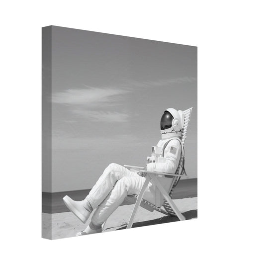 Leinwand „Ruhepause im All“ mit Astronaut im Liegestuhl auf karger Mondlandschaft in Schwarzweiß, 30x30 cm