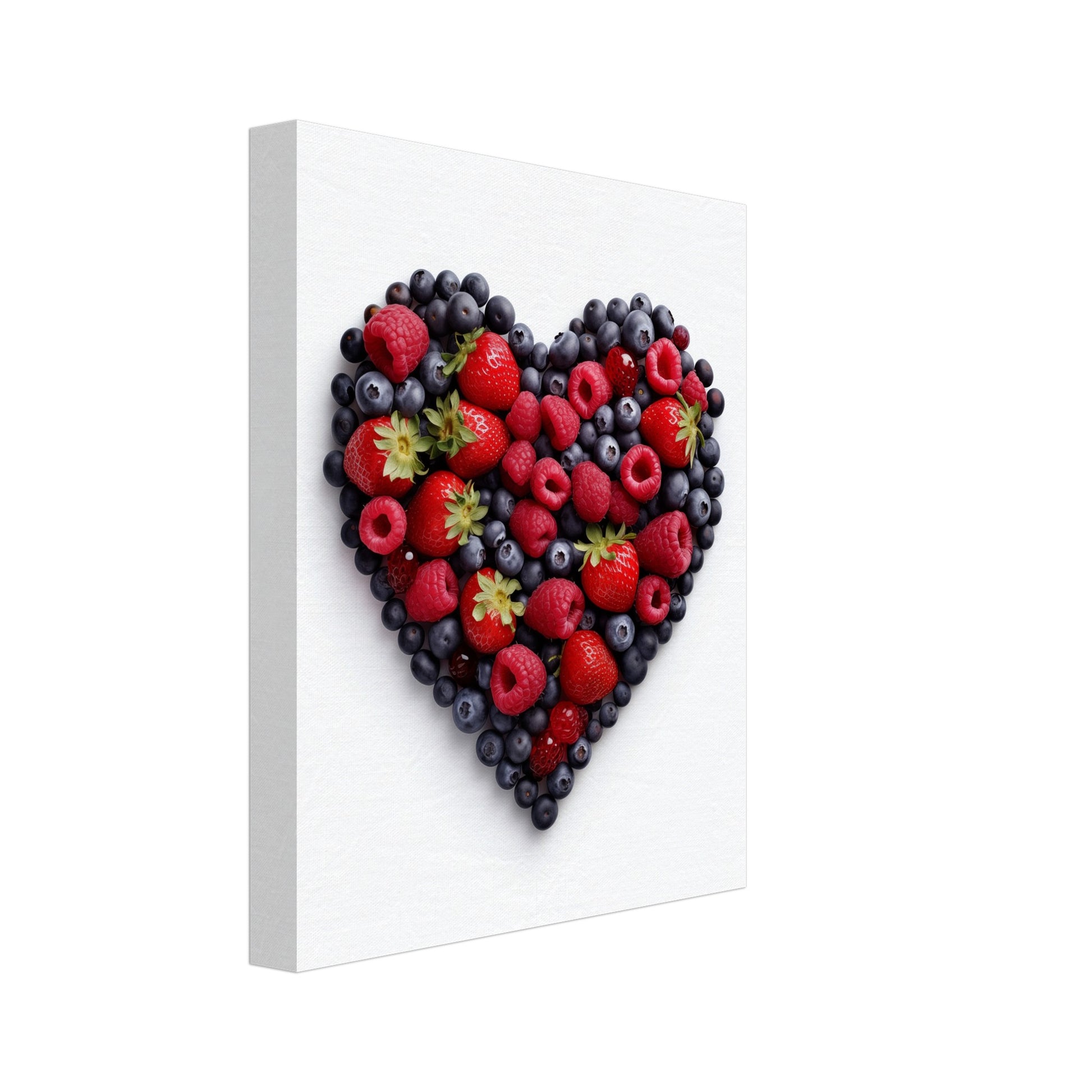 Leinwand „Beerenherz“ mit Herz aus roten, blauen und schwarzen Beeren auf weißem Hintergrund, 20 × 25 cm