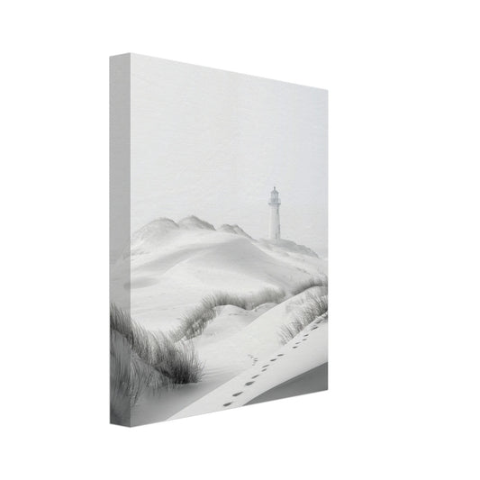Leinwand „Leuchtturm in den Dünen“ mit minimalistischer Leuchtturm zwischen hellen Dünen in Weiß und Grau, 20x25 cm